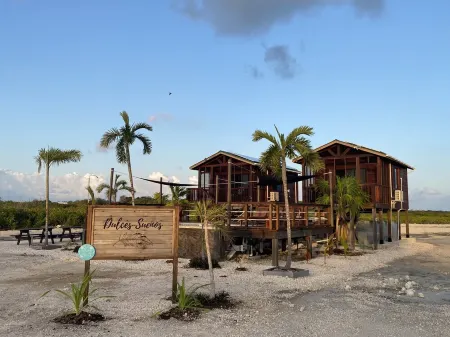 Off-grid Casita on the most popular beach area of Ambergris Caye! Отели в г. Ambergris Caye