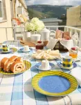 Apt. in Pinhão, heart of Alto Douro wine region, vineyards and Douro River view Pinhão Railway Station附近的飯店