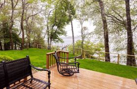 Waterfront Mashpee 5Bed/3Bath house with AC and WiFi w/ Private Beach