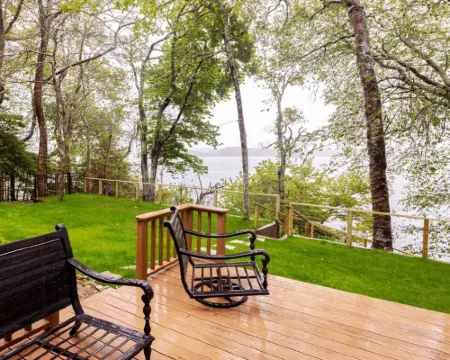 Waterfront Mashpee 5Bed/3Bath house with AC and WiFi w/ Private Beach Hotels in Mashpee
