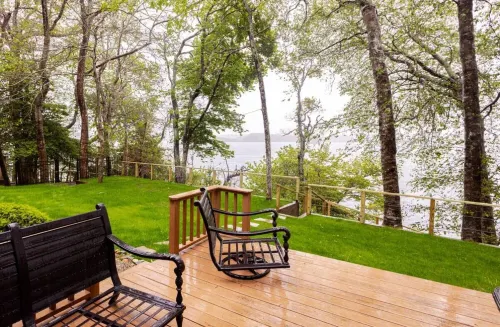 Waterfront Mashpee 5Bed/3Bath house with AC and WiFi w/ Private Beach