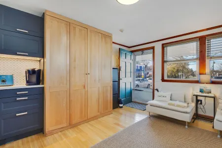 Center of it ALL!! Отели рядом с достопримечательностью «Рейс Пойнт Бич»