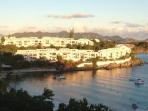 Spacious 3 Bed 3 Full Baths With Spectacular Views of St John- Ocean Front! のホテル