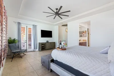 Super Mario Retreat Dream Getaway Hotels near Miles Avenue Park