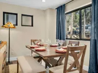 4BD Modern Home in the Pines - Games - Close to Downtown & Hiking