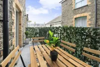Large seafront apartment with balcony, parking and sea views