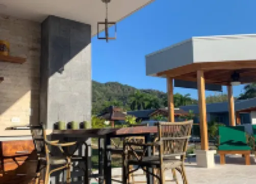 Villa in Paradise with Pool (steps to beach) 坦博爾酒店