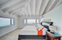 Out Island Lux private beach/dock, sleeps up to 14 with cottage for an extra fee