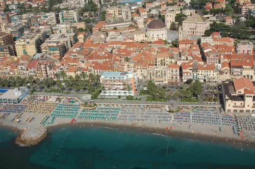 Penthouse on two levels at 20 meters from the sea in the center of Loano