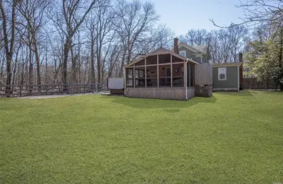 Greenport Village walking distance to all 호턴 포인트 라이트하우스 노티컬 뮤지엄 주변 호텔