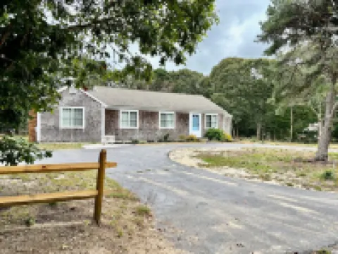 Experience Cape Cod Beaches: Charming 4-bedroom just a 10min stroll to the beach