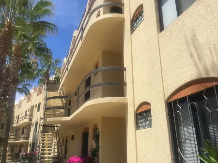 2 Bed/2 Bath Condo in the heart of San Jose del Cabo, 5 minutes from the beach! Отели рядом с достопримечательностью «Puerto Los Cabos»