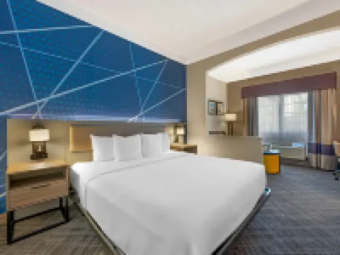 Comfort Suites Salem Hotels in Salem