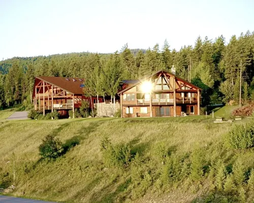 Private Luxury on 8acers with Amazing views and Spacious Accommodations Hotels in Lakeside