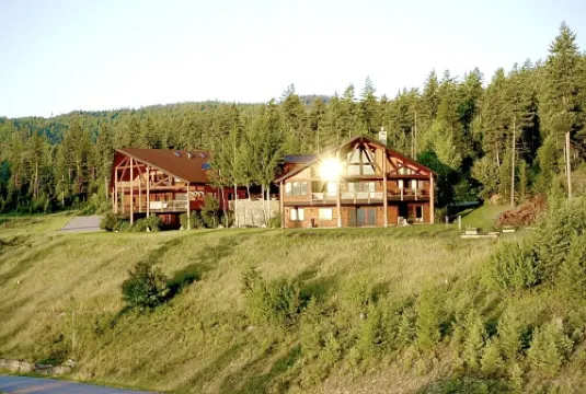 Private Luxury on 8acers with Amazing views and Spacious Accommodations