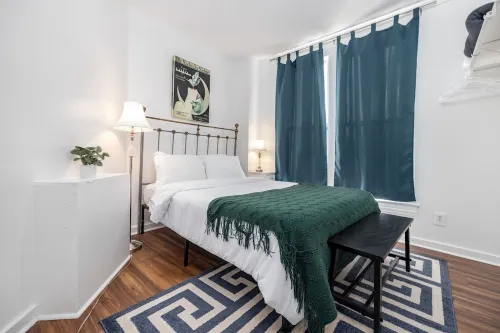 Deco Duplex - Uptown - Northwoods Trail - KING BED - DISH TV - ROKU - Bike Rack