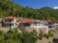 Walk to world famous Maho Bay! Privacy, views, pool, 4 equal king size bedrooms. Hotels in Central