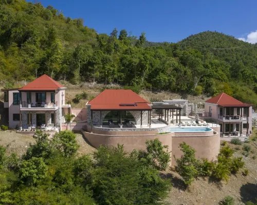 Walk to world famous Maho Bay! Privacy, views, pool, 4 equal king size bedrooms. Hotels in Central