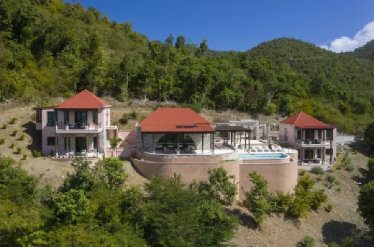 Walk to world famous Maho Bay! Privacy, views, pool, 4 equal king size bedrooms. Hotels near Cinnamon Bay Beach