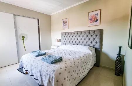 Beautiful condo with Swimming Pool  and 24/7 security