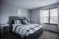 Beautiful and Cozy Olathe Home. Family friendly with King Bed