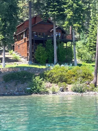 Lakefront Home in Carnelian Bay with Buoy Access! Отели в г. Carnelian Bay