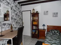 ENTIRE HOUSE 3 BEDROOMS. 5 people 145 € PER NIGHT WIFI SWIMMING POOL JACUZZI