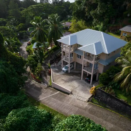 Peace in Paradise with mountain views and  5 minutes walk to the beach