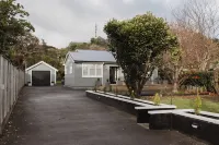 The Doctors Villa Waikanae Hotels in 