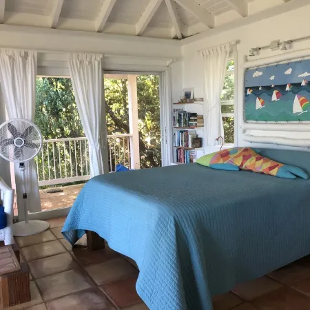 Sea Cottage - Charming and Romantic with a Stunning View Отели в г. Сентрал