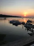 Beautiful Waterfront Home on Lake Tashmoo Hotel a Tisbury