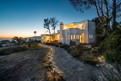 Malibu Beach House Sweeping Panoramic Views Walk 2 beach Hotels near Zuma Beach