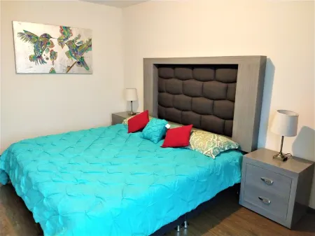 Casa Gris just at a short walk from the center. Отели рядом с достопримечательностью «Casa Arrecife»