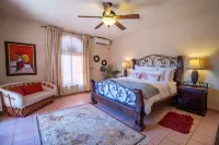 Beautiful beach home, breathtaking ocean views!! Near marina, shops, restaurants