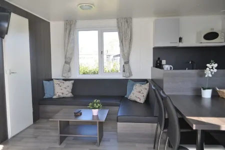 Chalet Florence 5 , 6- Persoons met Veel Privacy; Huisdiervrij,ruime Tuin Отели в г. Serooskerke