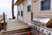 Niagara Dreamhouse on the lake with Private Beach! Family & Friends Vacation. Hotels in Wainfleet