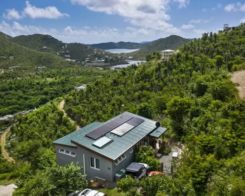 Banana Sweet Top! 2 Bedroom!!  Hot Tub and Tesla Back up Power! Hotels in Coral Bay