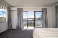 Dillon Darling - fun family holiday home, close to village and beach, sleeps 11!