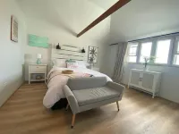 Dreamy studio 30 seconds from the beach, includes kayak and bicycles!