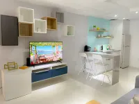 Stunning Studio w balcony for 2, 1 Queen Bed,1 Bathroom 5 mins to the beach