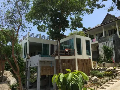 Hillside 2-bedroom villa Koh Tao with great view, pool, WiFi, AC ジャンソムベイ/サイヌアンビーチのホテル