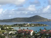 Stunning caribbean blue water views with on property beach, pools & restaurants Hotel a Saint Thomas