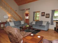 6  Bedrooms, 3 1/2 Baths, WiFi, Dog Friendly, Pool Table, Hot Tub, Fire Pit Hotels in Ellijay