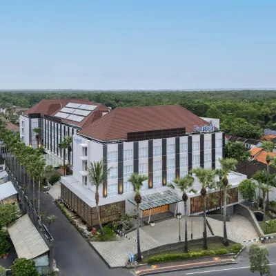Fairfield by Marriott Bali Kuta Ngurah Rai Отели рядом с достопримечательностью «Гавань Беноа»