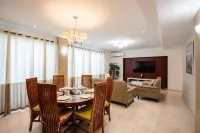 Spacious Garden View Condo