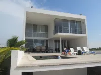 House Beach Front Superb Ocean View Hi Speed WiFi Unlimitd Fresh Water Free call - Swimmingpools
