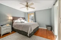 5 Minute Walk to Horse Creek Marina