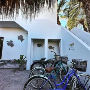 ONE block from the beach at main st.