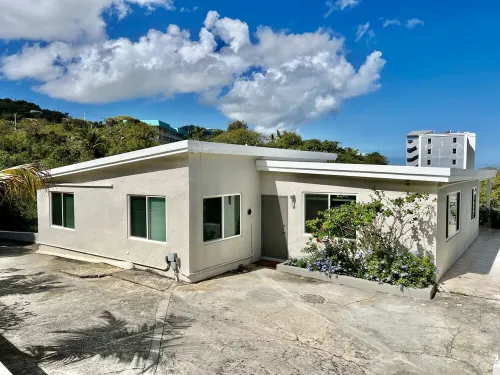 Minutes from Magens Bay, gated property, large pool & outdoor entertainment area