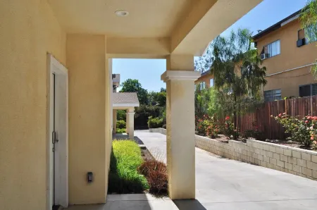 Cozy spacious house near RoseBowl, DTLA, and more Отели рядом с достопримечательностью «Арлингтон Гарден ин Пасадина»